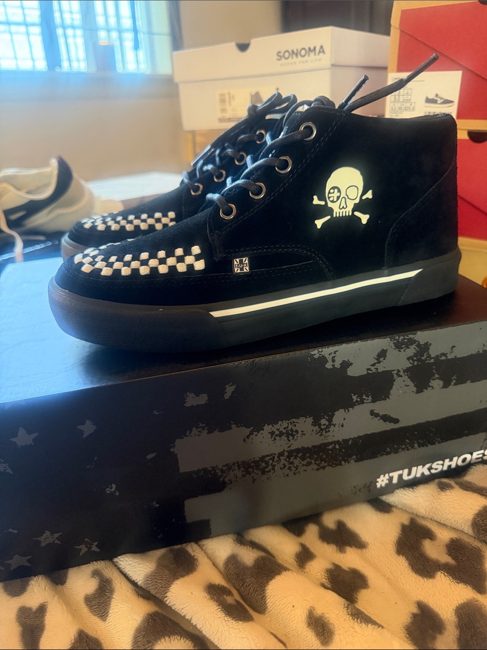 T.U.K. Pirate Black Suede Skull Creeper Sneakers Women’s 9 Men’s 7